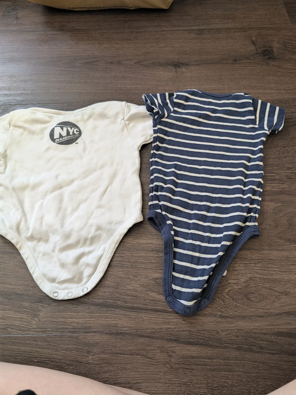 Short Sleeve Onsies x2 - 12M